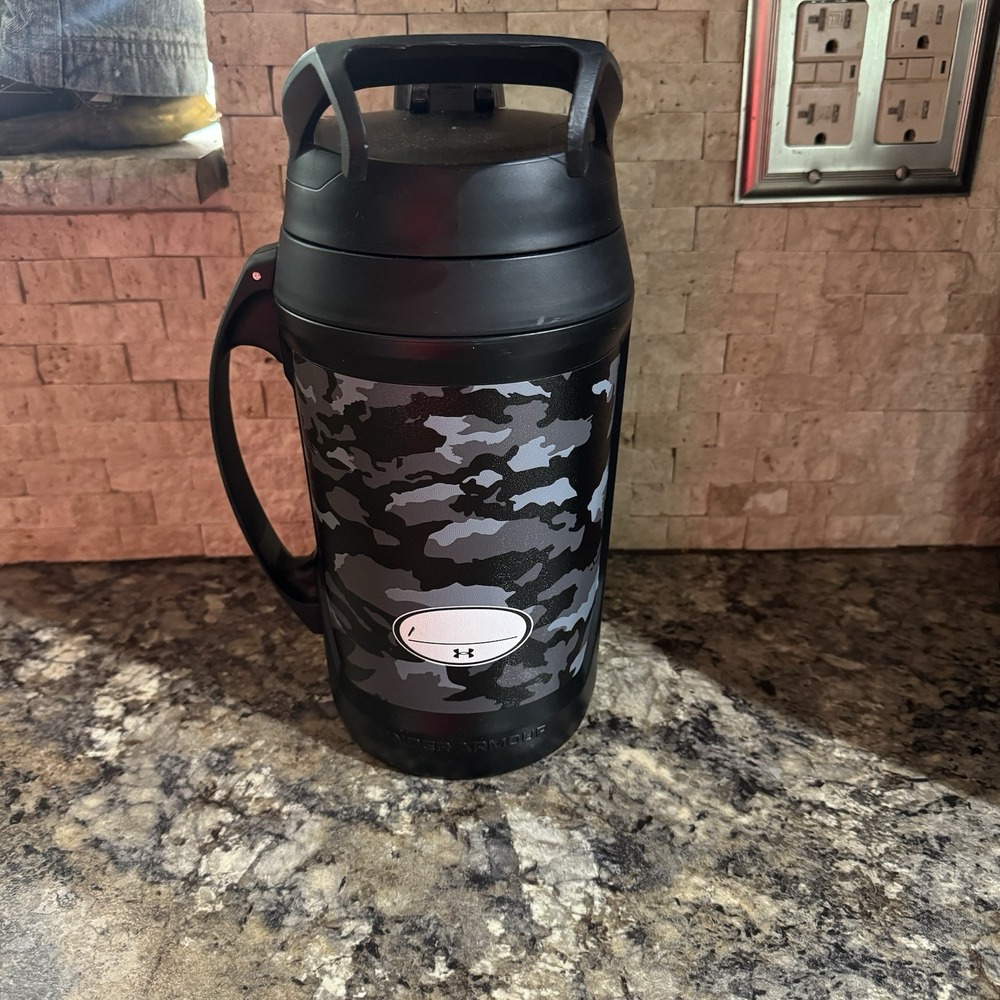 Under Armour Playmaker 64oz Water Jug Gray Camo Insulated Bottle - Picture 4 of 7